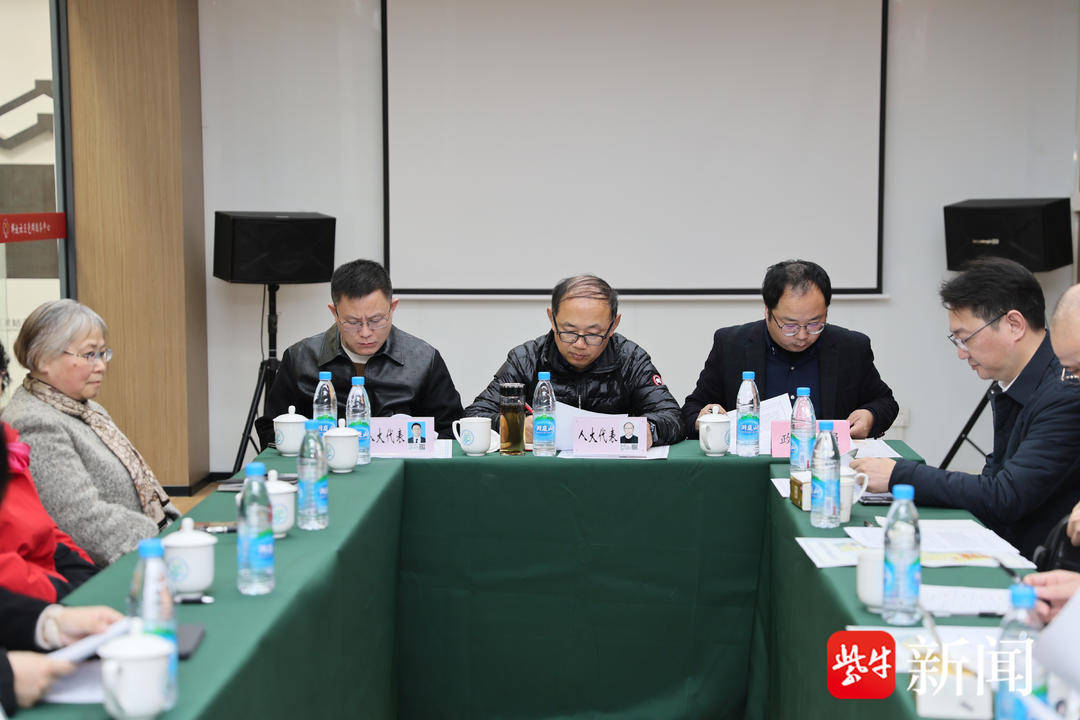 主動(dòng)為社區(qū)安裝監(jiān)控<strong></p>
<p>監(jiān)控安裝
</strong>，“惠民交投”彰顯國(guó)企擔(dān)當(dāng):監(jiān)控安裝
